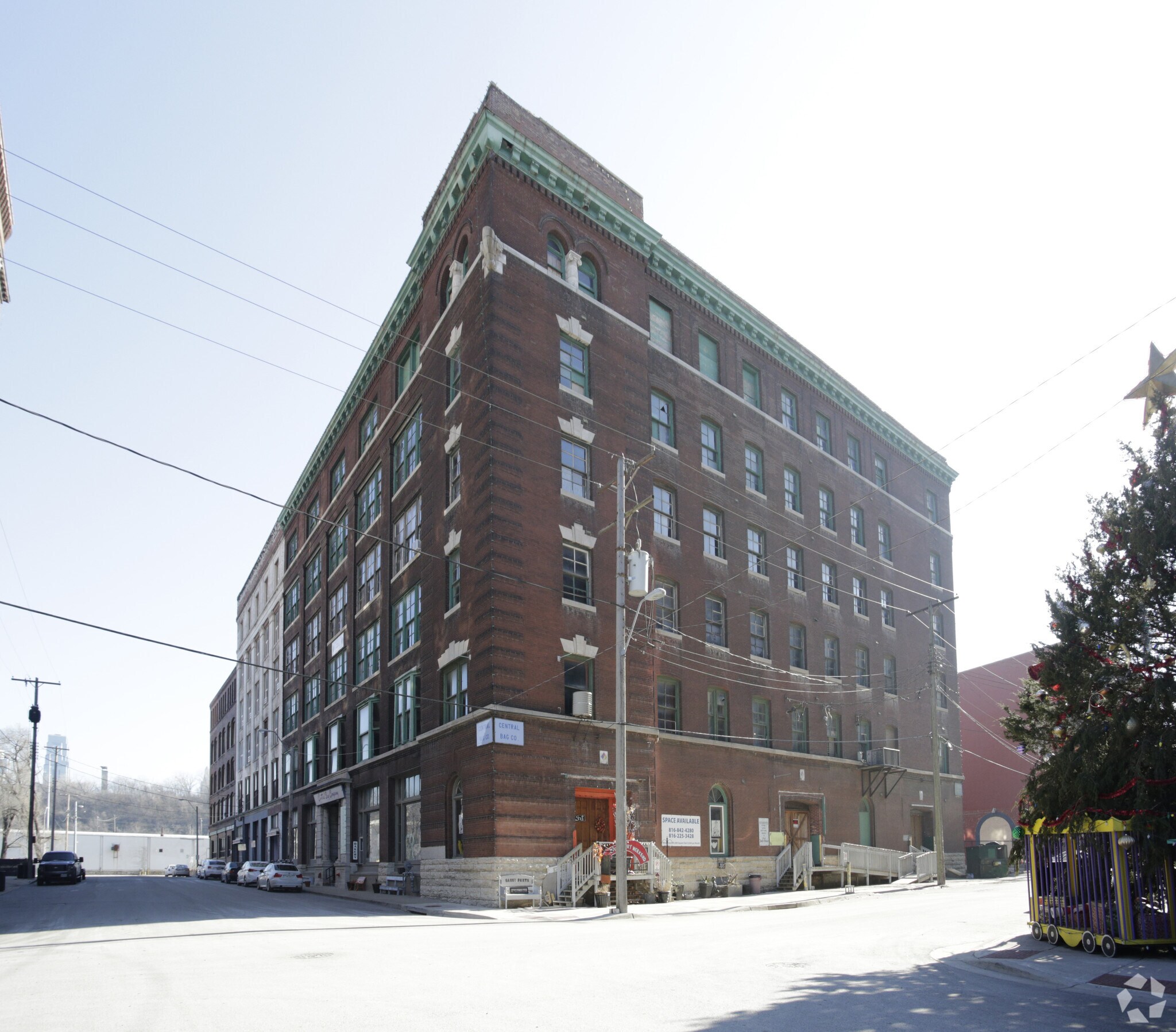 1323 W 13th St, Kansas City, MO à vendre Photo principale- Image 1 de 16