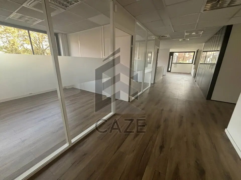 Office in Mérignac for lease Interior Photo- Image 1 of 6