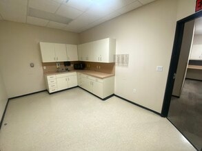 2 St Mark's Pl, La Grange, TX for lease Interior Photo- Image 2 of 7