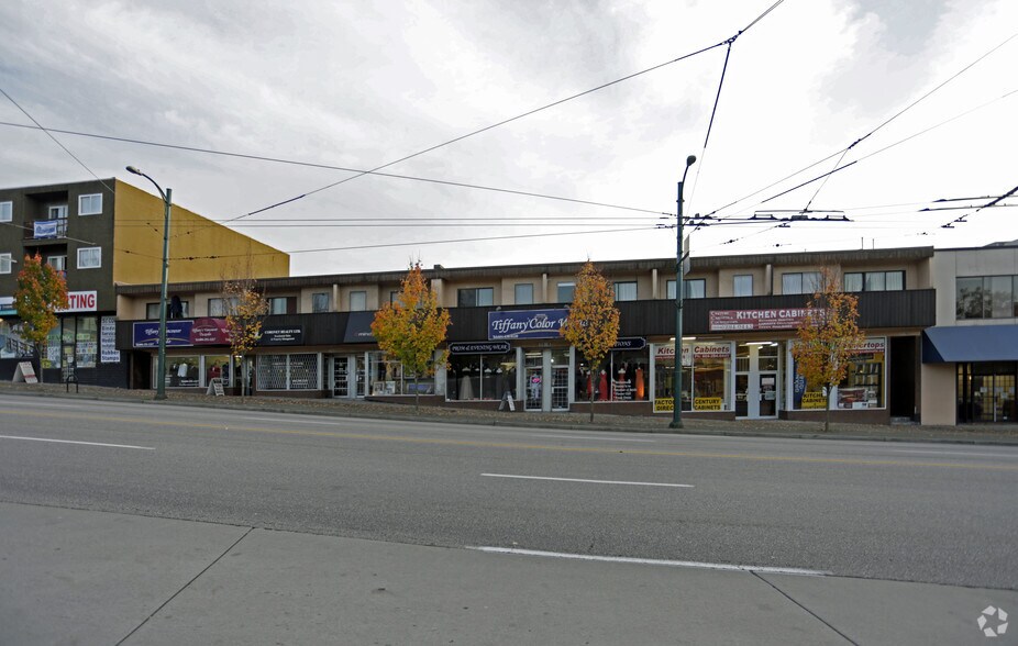 3572 Hastings St E, Vancouver, BC à louer - Photo du bâtiment - Image 1 de 10