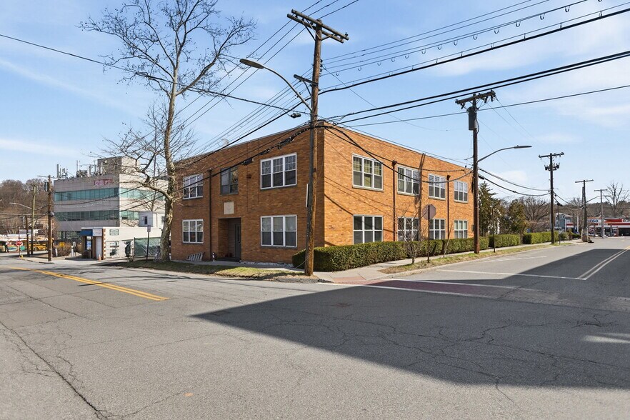 96 Haarlem Ave, White Plains, NY à vendre - Photo du bâtiment - Image 2 de 34