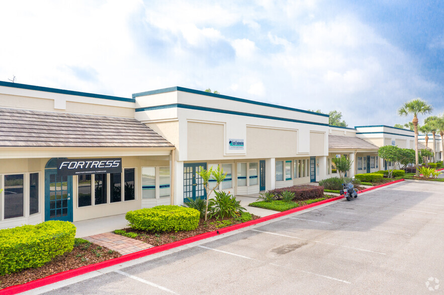 110-210 Wilshire Blvd, Casselberry, FL for lease - Building Photo - Image 3 of 9