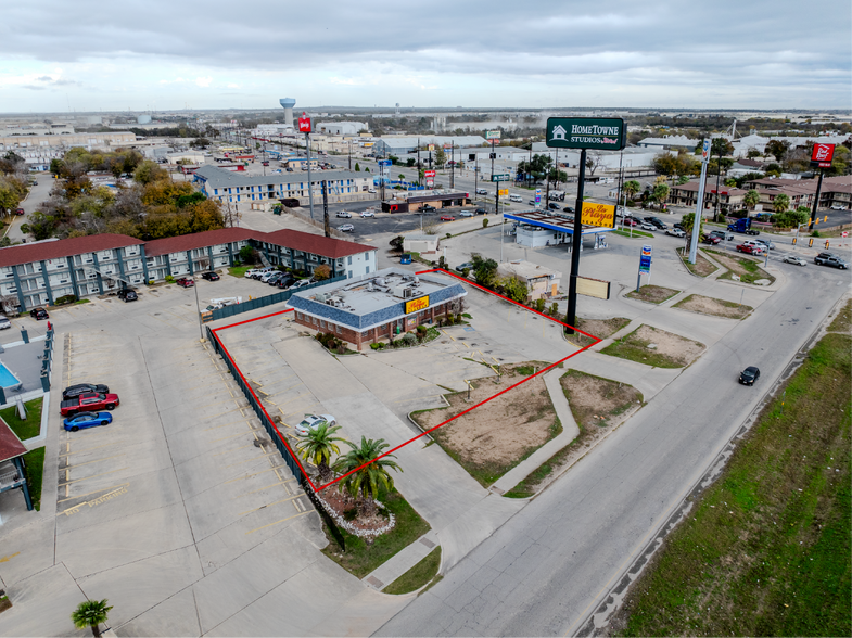 4411 E IH-10, San Antonio, TX for lease - Building Photo - Image 3 of 14