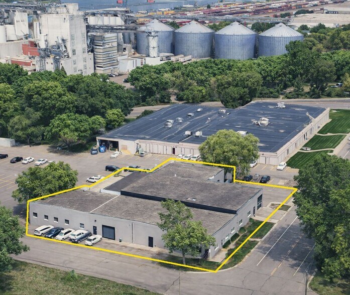 4300 Main St NE, Fridley, MN à louer - Photo du bâtiment - Image 2 de 6