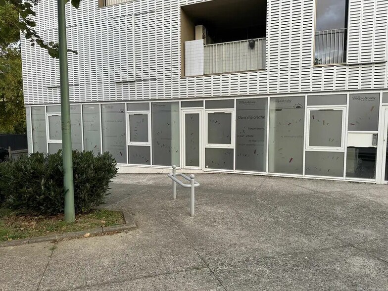 Retail in Arcueil for lease - Building Photo - Image 2 of 7
