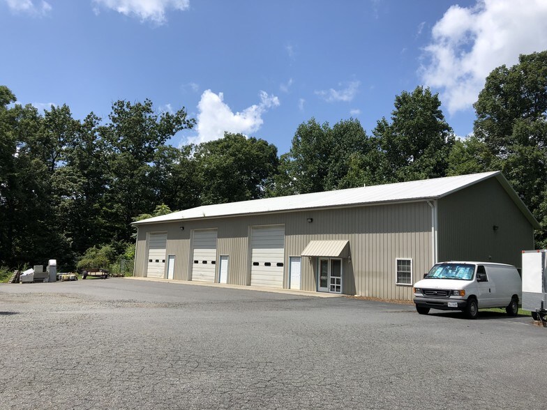 27 & 29 Industrial Dr portefeuille de 2 propriétés à vendre sur LoopNet.ca - Photo du bâtiment - Image 2 de 2