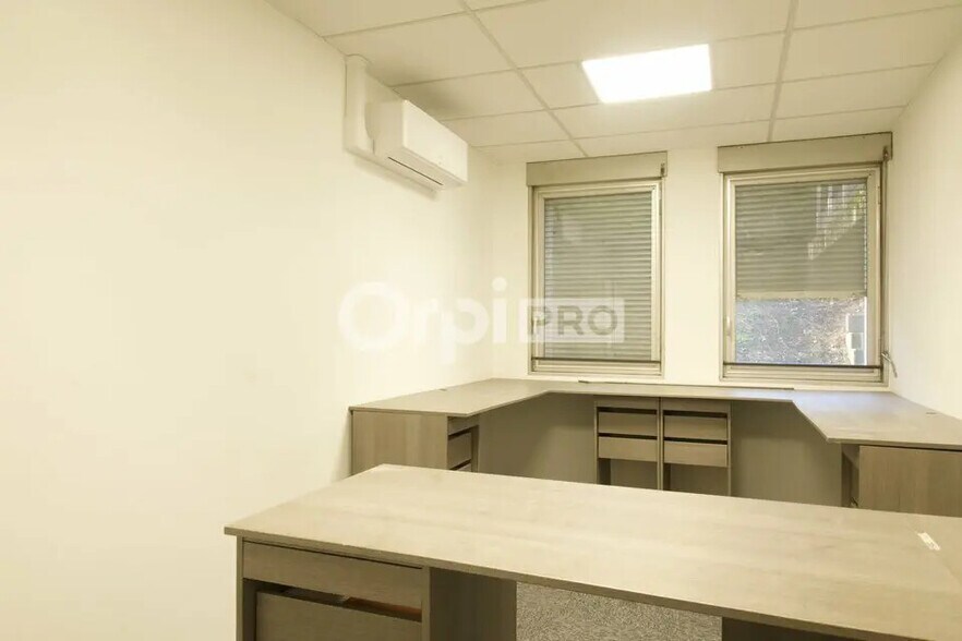 Bureau dans Écully à louer - Photo du bâtiment - Image 2 de 13