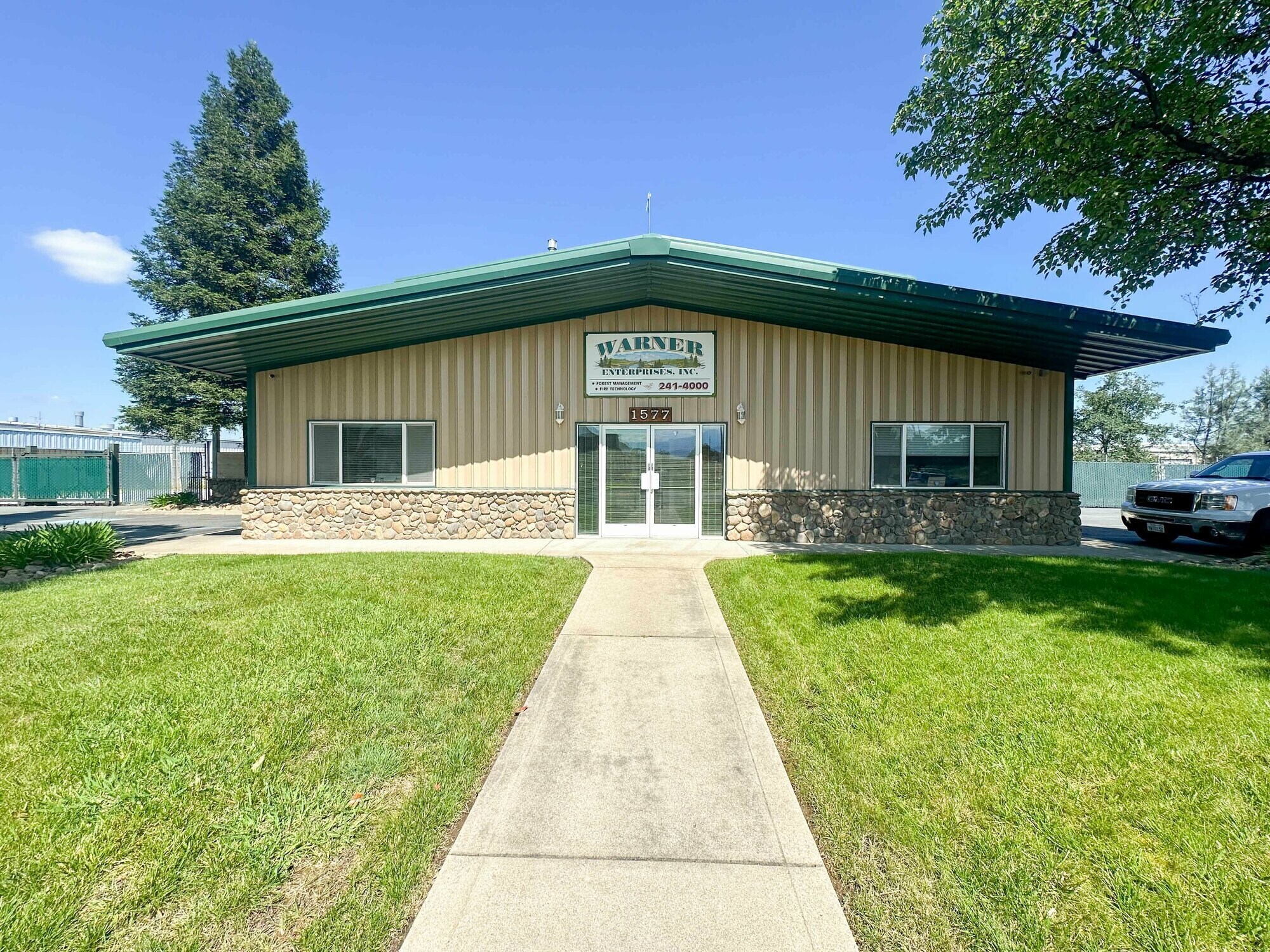 1577 Beltline Rd, Redding, CA for lease Building Photo- Image 1 of 25