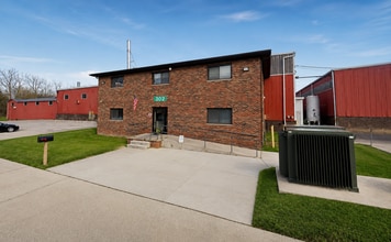 302 Carleton St, Marysville, MI for lease Interior Photo- Image 1 of 2