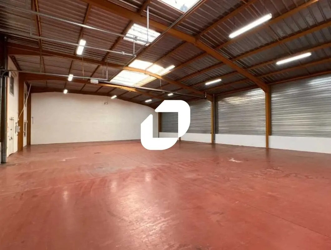 Flex dans Vénissieux à louer Photo du bâtiment- Image 1 de 10