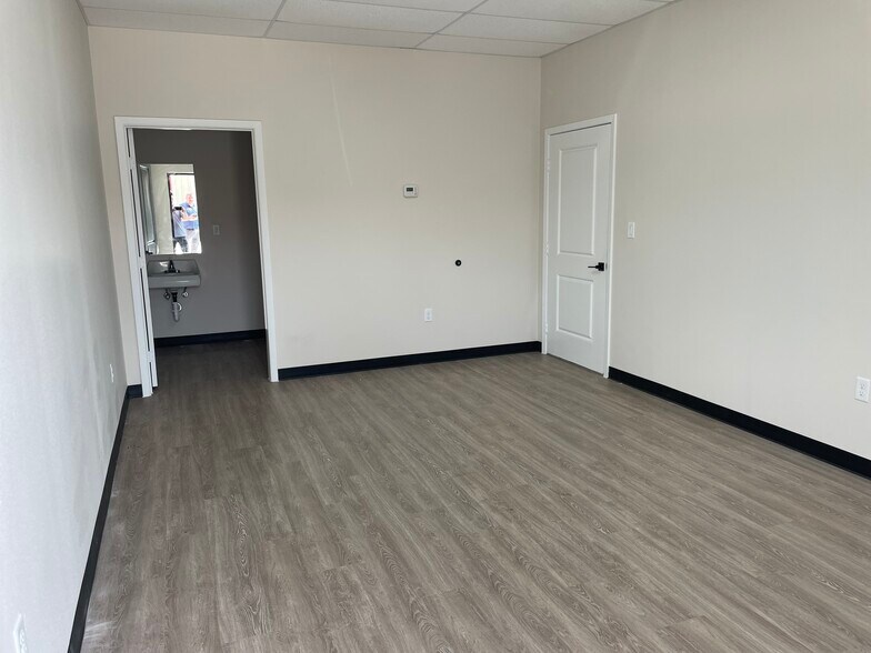 28215 Vallie St, Pinehurst, TX à louer - Photo intérieure - Image 2 de 20