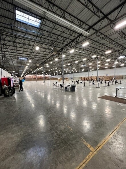 7765 National Tpke, Louisville, KY for lease - Building Photo - Image 2 of 12