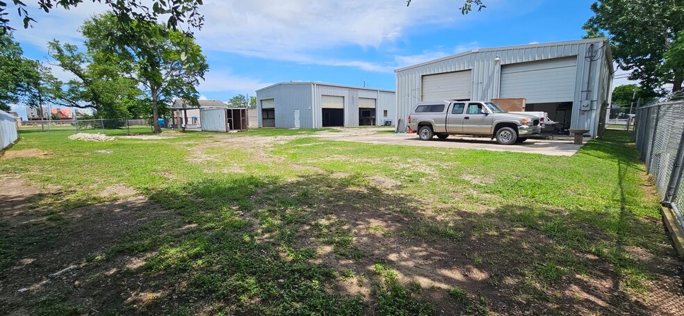 130 Grand Ave, Bacliff, TX for sale - Building Photo - Image 3 of 34