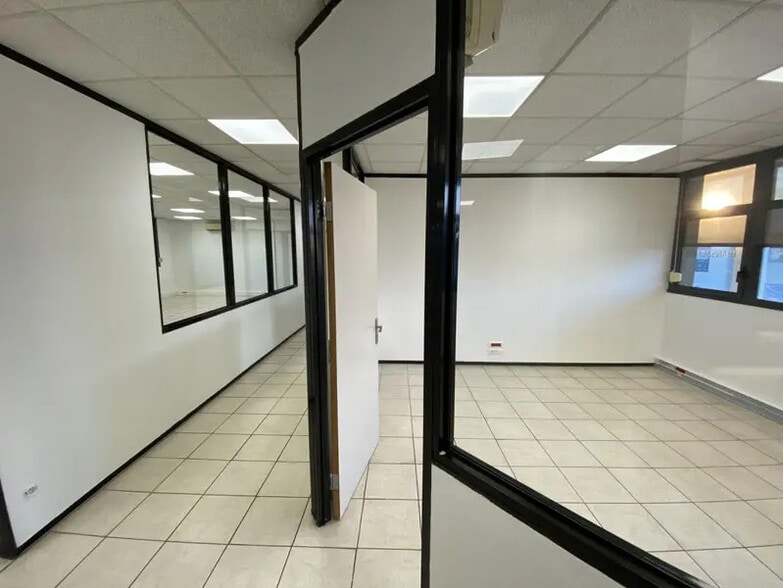 13 Allée Des Tulipiers, Bron for sale - Interior Photo - Image 3 of 12