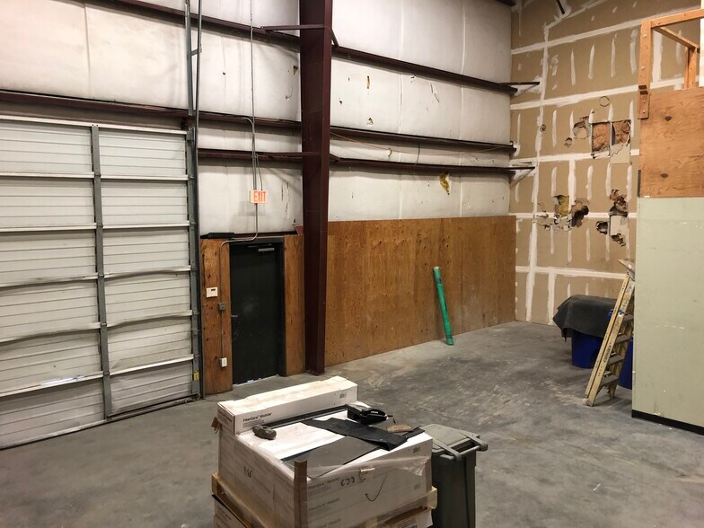 1384 Remount Rd, Charleston, SC for lease - Building Photo - Image 3 of 17