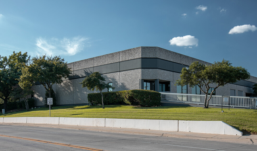 300 Union Bower Ct, Irving, TX for lease - Building Photo - Image 1 of 4