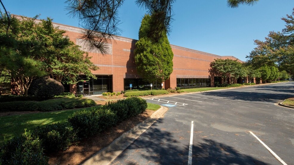 2855 Premiere Pky, Duluth, GA for lease - Building Photo - Image 3 of 4