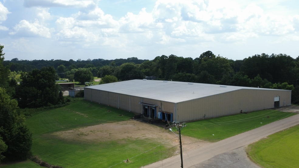512 Matthews Dr, Canton, MS for lease - Building Photo - Image 1 of 8
