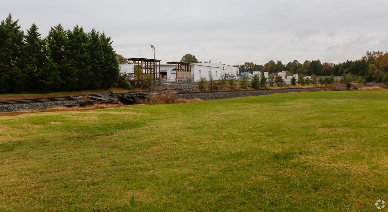 South Tryon, Charlotte, NC à louer Photo principale- Image 1 de 2