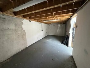 Flex in Saint-Maur-des-Fossés for lease Interior Photo- Image 2 of 7