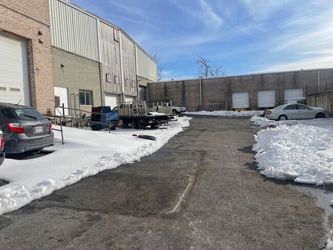 Plus de détails pour 5225 Kilmer Pl, Hyattsville, MD - Industriel à louer