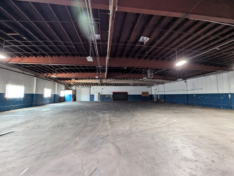 11619 Pendleton St, Sun Valley, CA for lease - Building Photo - Image 2 of 5