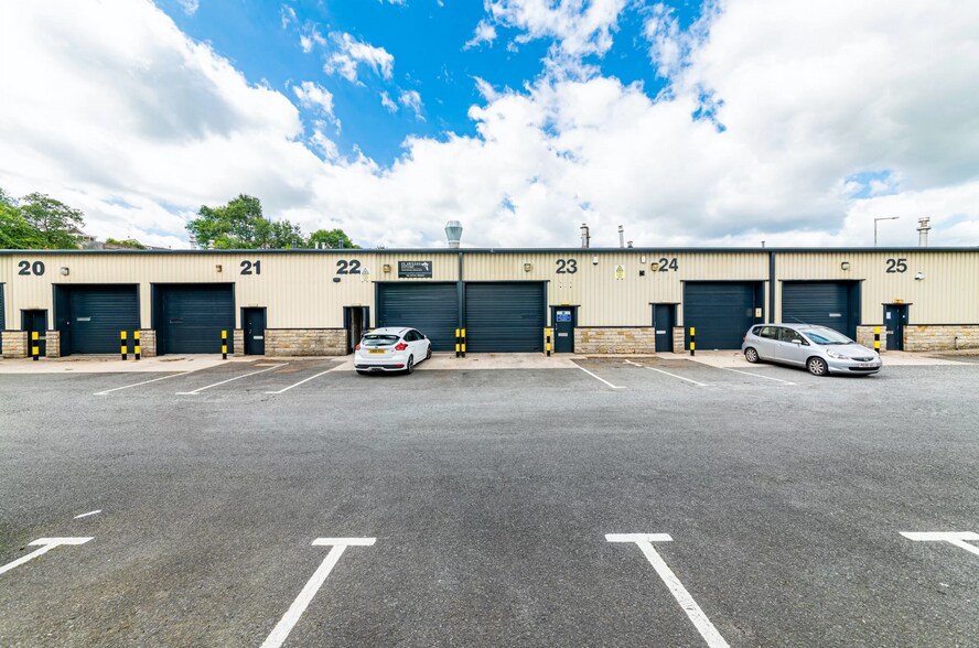 New Hall Hey Rd, Rossendale à louer - Photo du bâtiment - Image 2 de 4