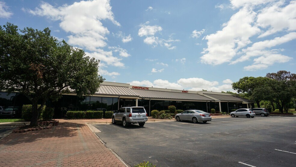 896 Summit St, Round Rock, TX à louer - Photo du bâtiment - Image 2 de 10