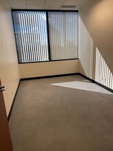 3020 Old Ranch Pky, Seal Beach, CA à louer Photo intérieure- Image 2 de 10