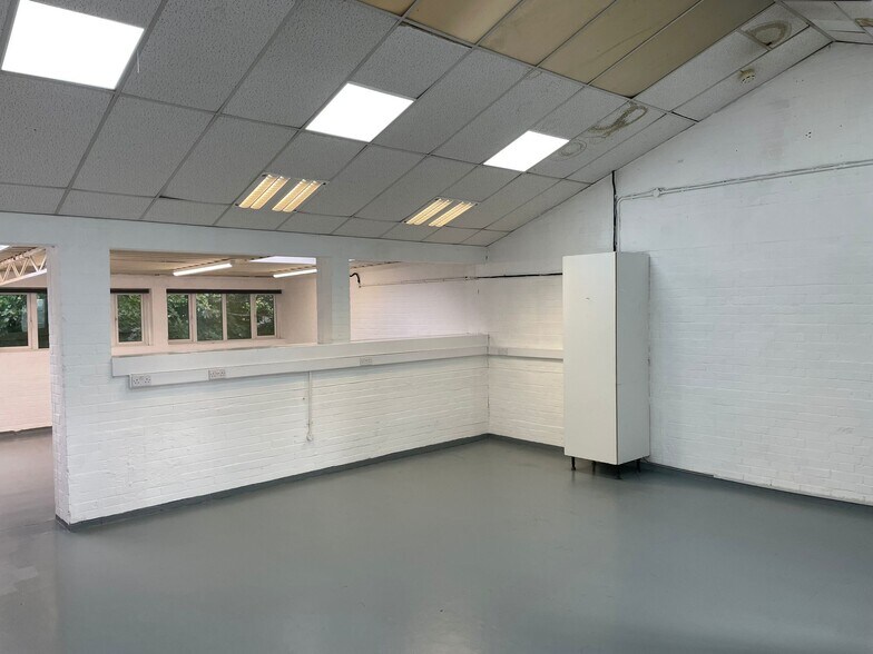 8 Brownfields Ct, Welwyn Garden City à louer - Photo du bâtiment - Image 2 de 5