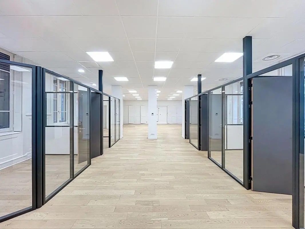 42 Rue Président Edouard Herriot, Lyon for lease Interior Photo- Image 1 of 14