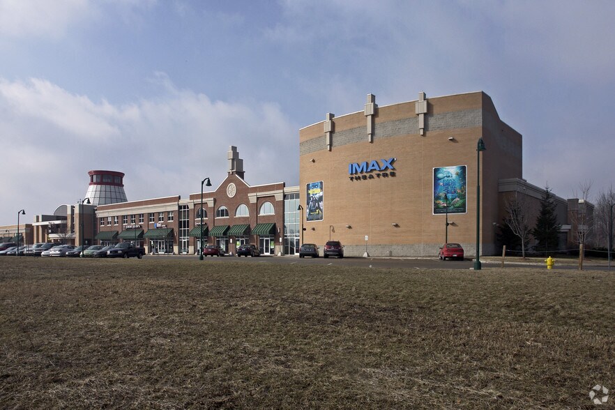 2121 NE Celebration Ave, Grand Rapids, MI for lease - Primary Photo - Image 1 of 11
