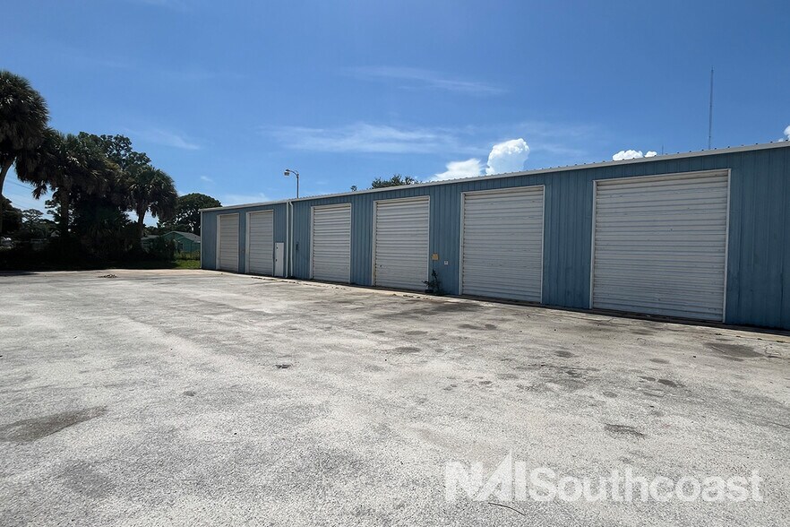 907 Angle Rd, Fort Pierce, FL à louer - Photo du bâtiment - Image 3 de 15