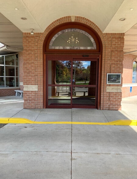 3656 Dressler Rd NW, Canton, OH for sale - Building Photo - Image 3 of 14