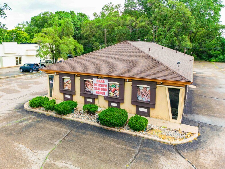 7520 N Wayne Rd, Westland, MI à vendre - Photo du bâtiment - Image 2 de 9