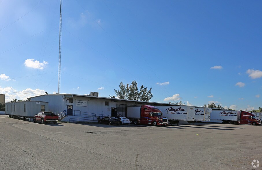 10410 NW South River Dr, Medley, FL for lease - Building Photo - Image 3 of 13