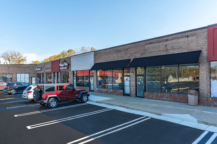 16112-16184 Middlebelt Rd, Livonia, MI à louer - Photo du bâtiment - Image 2 de 5