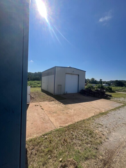 International dr, Lawrenceburg, TN for sale - Building Photo - Image 2 of 6