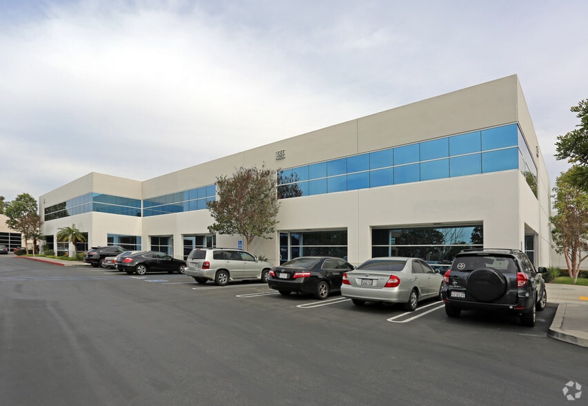 1555-1565 McGaw Ave, Irvine, CA for lease - Primary Photo - Image 1 of 7