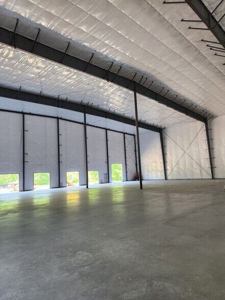 280 Fields Ln, Brewster Village, NY à louer - Photo du bâtiment - Image 3 de 6