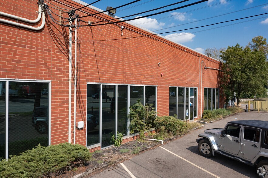 1888 Section Rd, Cincinnati, OH à vendre - Photo du bâtiment - Image 3 de 7