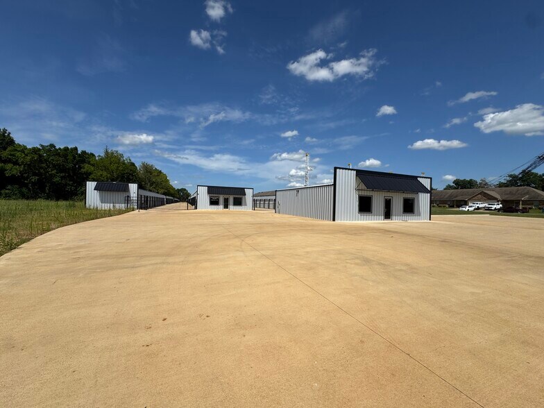 975 Houston st, Bullard, TX à vendre - Photo du bâtiment - Image 2 de 15