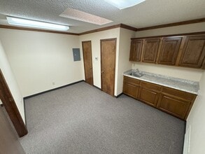 1617 Greenbriar Pl, Oklahoma City, OK for lease Building Photo- Image 2 of 3
