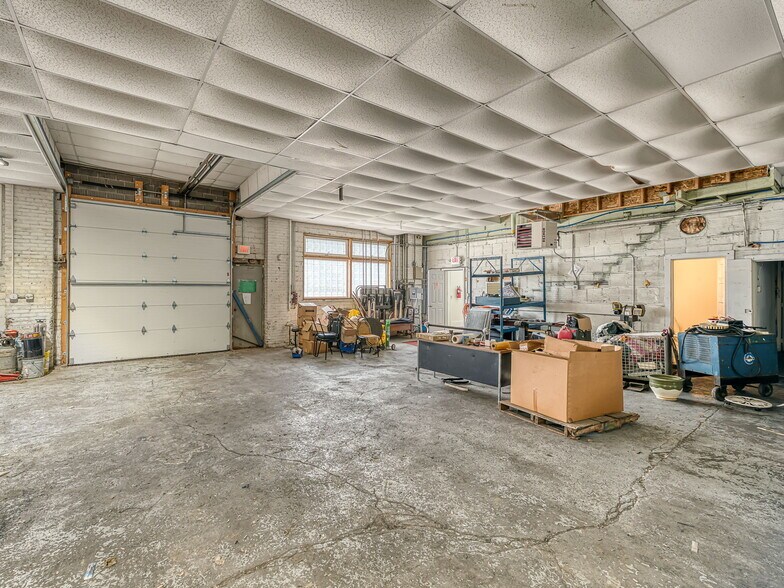 111 Jones Ave, Monroe, MI à louer - Photo du bâtiment - Image 3 de 39