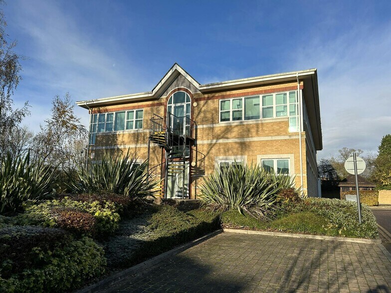 Pincents Ln, Reading à vendre - Photo du bâtiment - Image 3 de 12