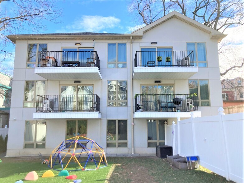 360 Van Duzer St, Staten Island, NY à vendre - Photo du bâtiment - Image 2 de 5