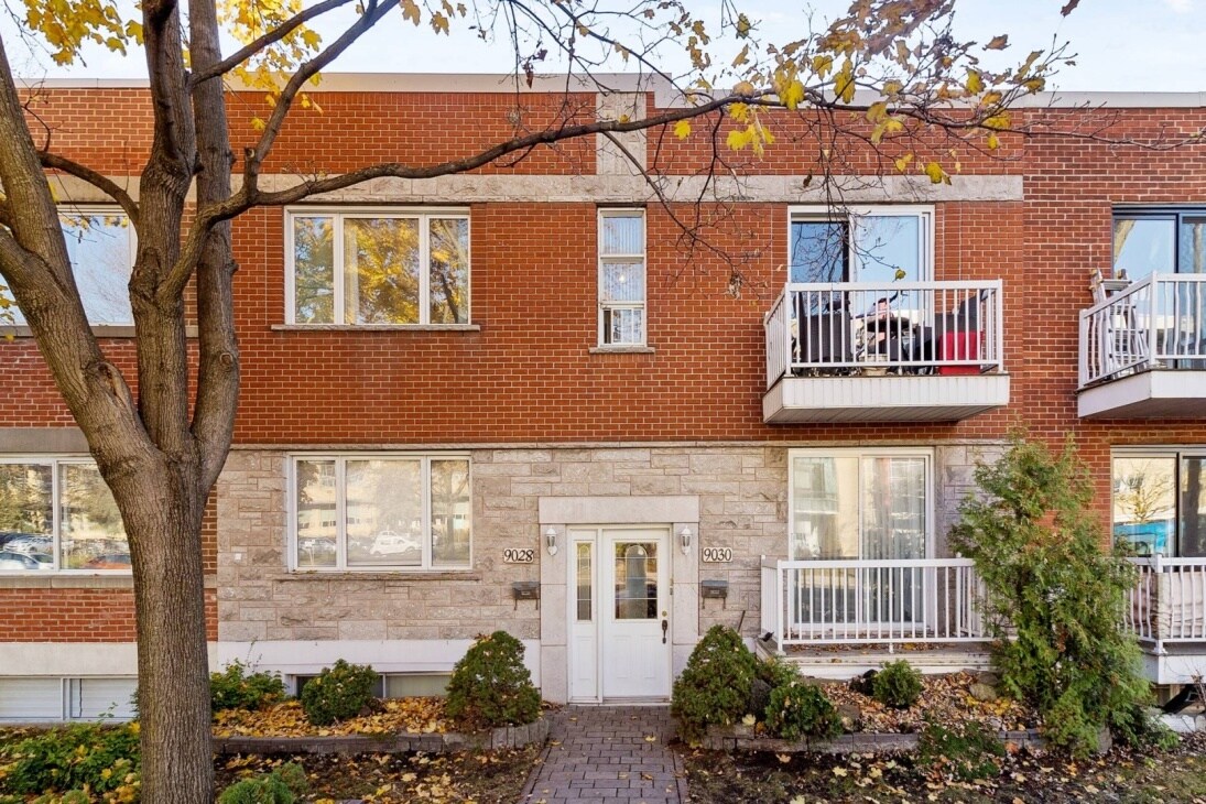 9028-9030 Rue Saint-Hubert, Montréal, QC for sale Primary Photo- Image 1 of 1