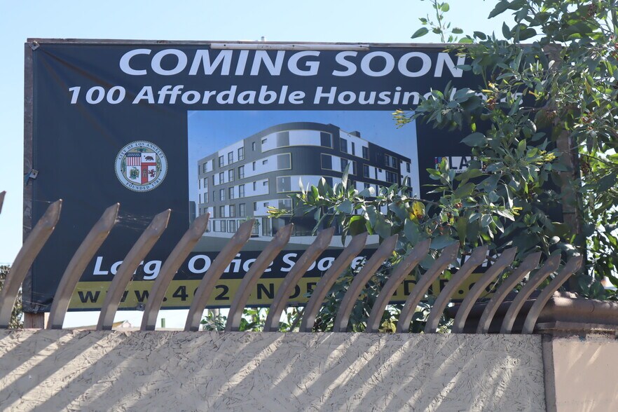 4624 Normandie Avenue, Los Angeles, CA à vendre - Photo du bâtiment - Image 3 de 6