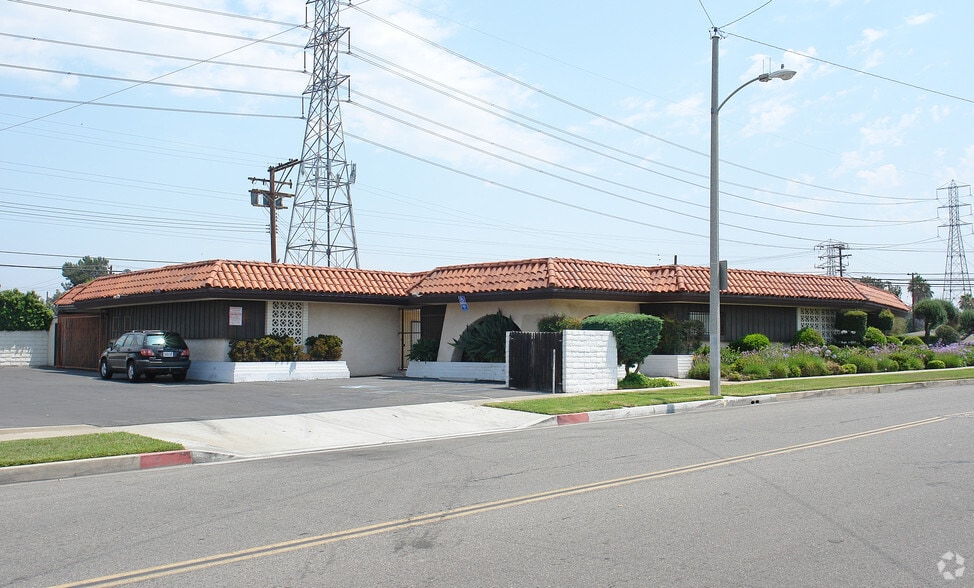1665 S Brookhurst St, Anaheim, CA for sale - Building Photo - Image 2 of 8