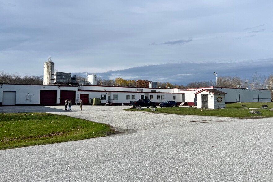 11 Jonergin Dr, Swanton, VT à vendre - Photo du bâtiment - Image 2 de 10